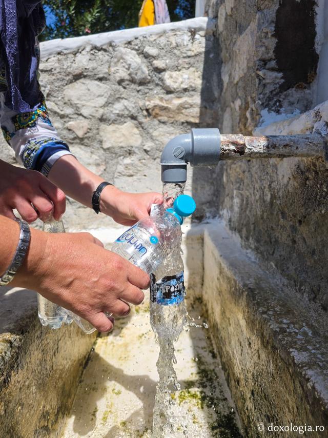 Izvorul cu apă sfințită de la Mănăstirea „Sfântul Arhanghel Mihail” Tharri din Rodos