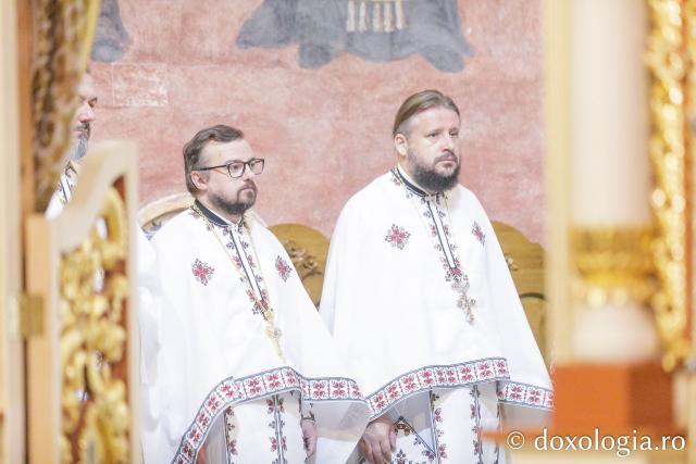 (Foto) Sfânta Liturghie de la Proclamarea Canonizării Sfântului Preot Mărturisitor Dumitru Stăniloae
