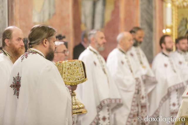 (Foto) Sfânta Liturghie de la Proclamarea Canonizării Sfântului Preot Mărturisitor Dumitru Stăniloae