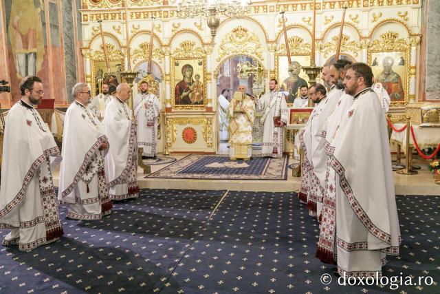 (Foto) Sfânta Liturghie de la Proclamarea Canonizării Sfântului Preot Mărturisitor Dumitru Stăniloae