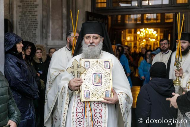 PS Damaschin Dorneanul și pelerinii Sfintei Parascheva – o primă Sfântă Liturghie în prima zi de Hram
