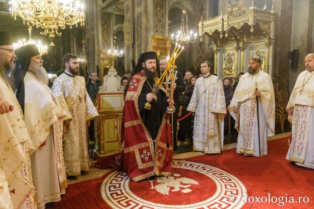 PS Damaschin Dorneanul și pelerinii Sfintei Parascheva – o primă Sfântă Liturghie în prima zi de Hram