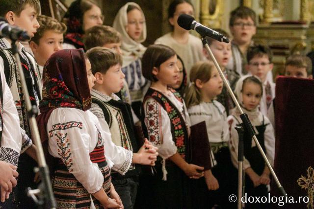 PS Damaschin Dorneanul și pelerinii Sfintei Parascheva – o primă Sfântă Liturghie în prima zi de Hram