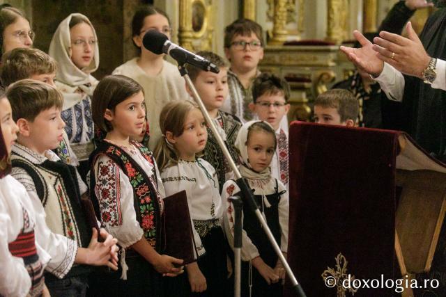 PS Damaschin Dorneanul și pelerinii Sfintei Parascheva – o primă Sfântă Liturghie în prima zi de Hram
