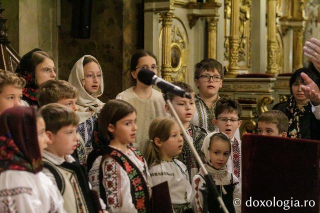 PS Damaschin Dorneanul și pelerinii Sfintei Parascheva – o primă Sfântă Liturghie în prima zi de Hram