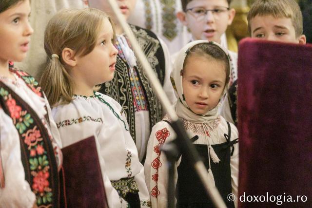 PS Damaschin Dorneanul și pelerinii Sfintei Parascheva – o primă Sfântă Liturghie în prima zi de Hram