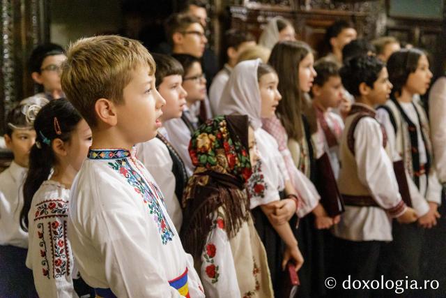 PS Damaschin Dorneanul și pelerinii Sfintei Parascheva – o primă Sfântă Liturghie în prima zi de Hram