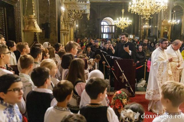 PS Damaschin Dorneanul și pelerinii Sfintei Parascheva – o primă Sfântă Liturghie în prima zi de Hram