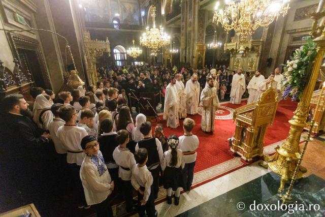 PS Damaschin Dorneanul și pelerinii Sfintei Parascheva – o primă Sfântă Liturghie în prima zi de Hram
