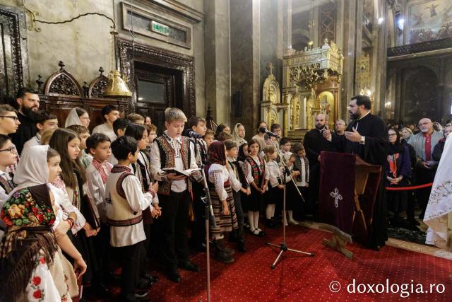 PS Damaschin Dorneanul și pelerinii Sfintei Parascheva – o primă Sfântă Liturghie în prima zi de Hram