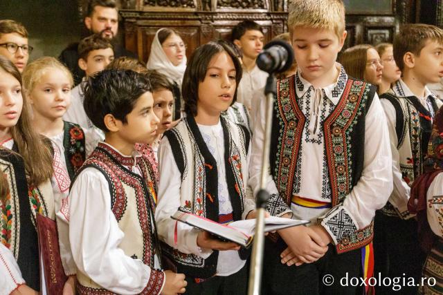 PS Damaschin Dorneanul și pelerinii Sfintei Parascheva – o primă Sfântă Liturghie în prima zi de Hram