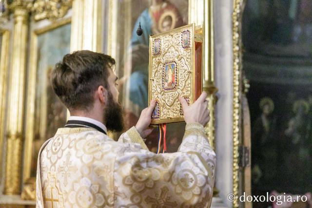 PS Damaschin Dorneanul și pelerinii Sfintei Parascheva – o primă Sfântă Liturghie în prima zi de Hram
