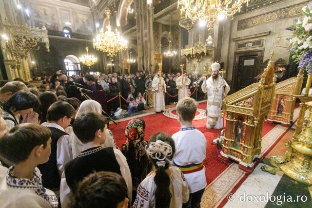 PS Damaschin Dorneanul și pelerinii Sfintei Parascheva – o primă Sfântă Liturghie în prima zi de Hram