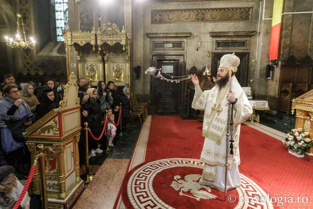 PS Damaschin Dorneanul și pelerinii Sfintei Parascheva – o primă Sfântă Liturghie în prima zi de Hram