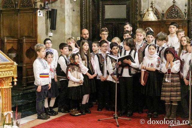 PS Damaschin Dorneanul și pelerinii Sfintei Parascheva – o primă Sfântă Liturghie în prima zi de Hram