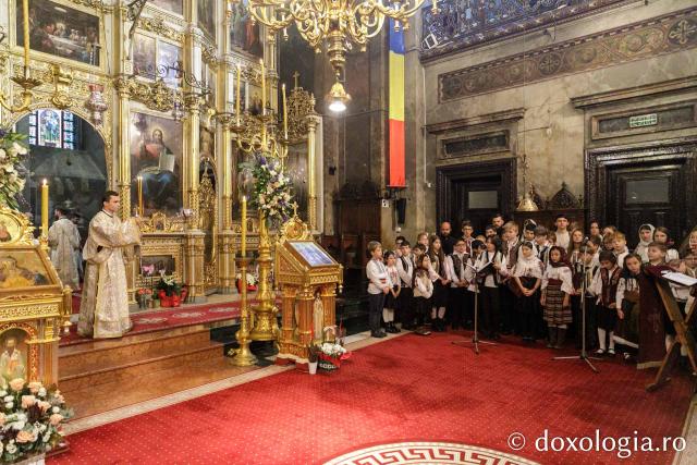 PS Damaschin Dorneanul și pelerinii Sfintei Parascheva – o primă Sfântă Liturghie în prima zi de Hram