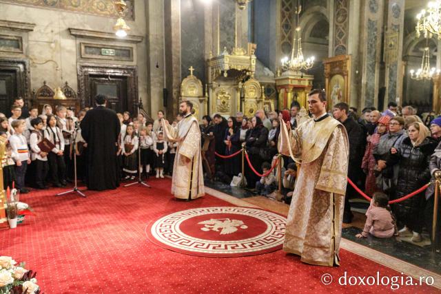 PS Damaschin Dorneanul și pelerinii Sfintei Parascheva – o primă Sfântă Liturghie în prima zi de Hram
