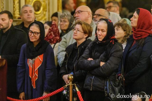 PS Damaschin Dorneanul și pelerinii Sfintei Parascheva – o primă Sfântă Liturghie în prima zi de Hram