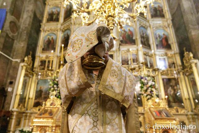PS Damaschin Dorneanul și pelerinii Sfintei Parascheva – o primă Sfântă Liturghie în prima zi de Hram
