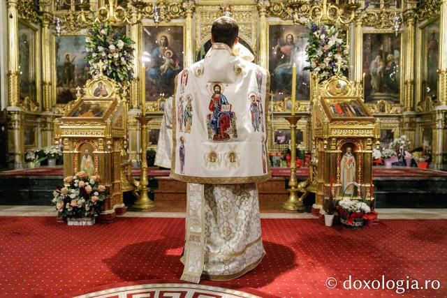 PS Damaschin Dorneanul și pelerinii Sfintei Parascheva – o primă Sfântă Liturghie în prima zi de Hram