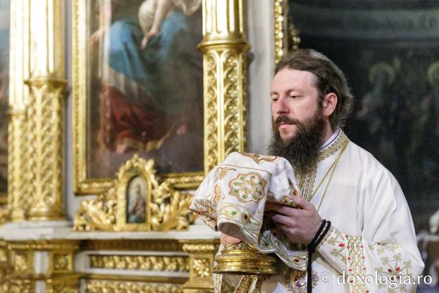 PS Damaschin Dorneanul și pelerinii Sfintei Parascheva – o primă Sfântă Liturghie în prima zi de Hram
