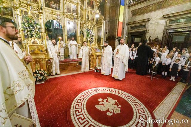 PS Damaschin Dorneanul și pelerinii Sfintei Parascheva – o primă Sfântă Liturghie în prima zi de Hram