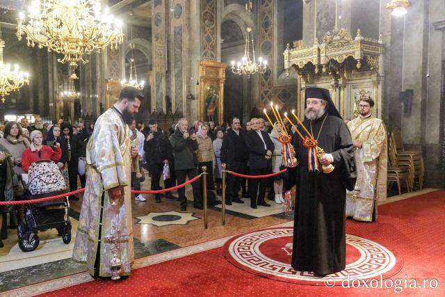 PS Părinte Nichifor Botoșăneanul a slujit Sfânta Liturghie în a doua zi a Hramului Sfintei Parascheva / Foto: pr. Silviu Cluci PS Părinte Nichifor Botoșăneanul a slujit Sfânta Liturghie în a doua zi a Hramului Sfintei Parascheva