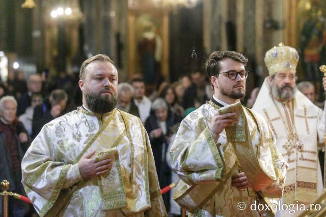 PS Părinte Nichifor Botoșăneanul a slujit Sfânta Liturghie în a doua zi a Hramului Sfintei Parascheva / Foto: pr. Silviu Cluci PS Părinte Nichifor Botoșăneanul a slujit Sfânta Liturghie în a doua zi a Hramului Sfintei Parascheva