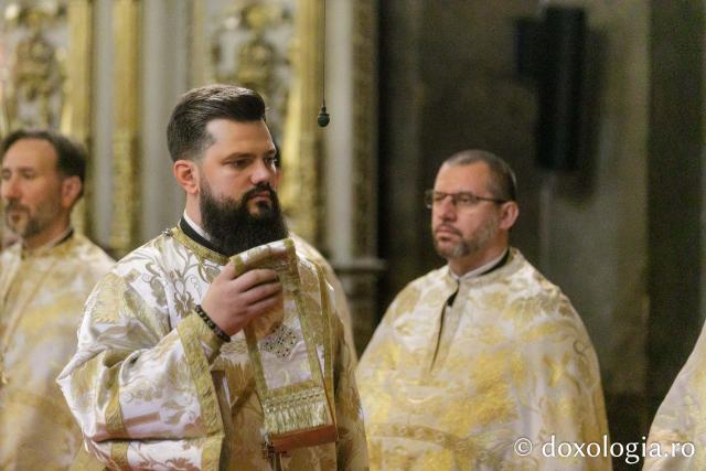 PS Părinte Nichifor Botoșăneanul a slujit Sfânta Liturghie în a doua zi a Hramului Sfintei Parascheva / Foto: pr. Silviu Cluci PS Părinte Nichifor Botoșăneanul a slujit Sfânta Liturghie în a doua zi a Hramului Sfintei Parascheva