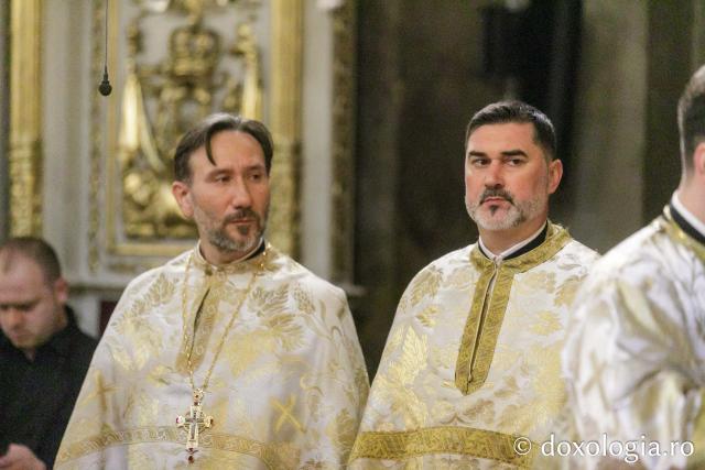 PS Părinte Nichifor Botoșăneanul a slujit Sfânta Liturghie în a doua zi a Hramului Sfintei Parascheva / Foto: pr. Silviu Cluci PS Părinte Nichifor Botoșăneanul a slujit Sfânta Liturghie în a doua zi a Hramului Sfintei Parascheva