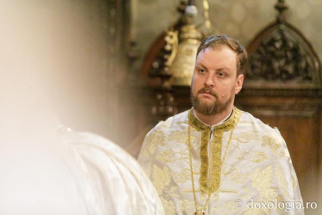 PS Părinte Nichifor Botoșăneanul a slujit Sfânta Liturghie în a doua zi a Hramului Sfintei Parascheva / Foto: pr. Silviu Cluci PS Părinte Nichifor Botoșăneanul a slujit Sfânta Liturghie în a doua zi a Hramului Sfintei Parascheva