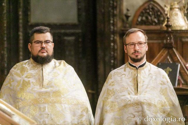 PS Părinte Nichifor Botoșăneanul a slujit Sfânta Liturghie în a doua zi a Hramului Sfintei Parascheva / Foto: pr. Silviu Cluci PS Părinte Nichifor Botoșăneanul a slujit Sfânta Liturghie în a doua zi a Hramului Sfintei Parascheva