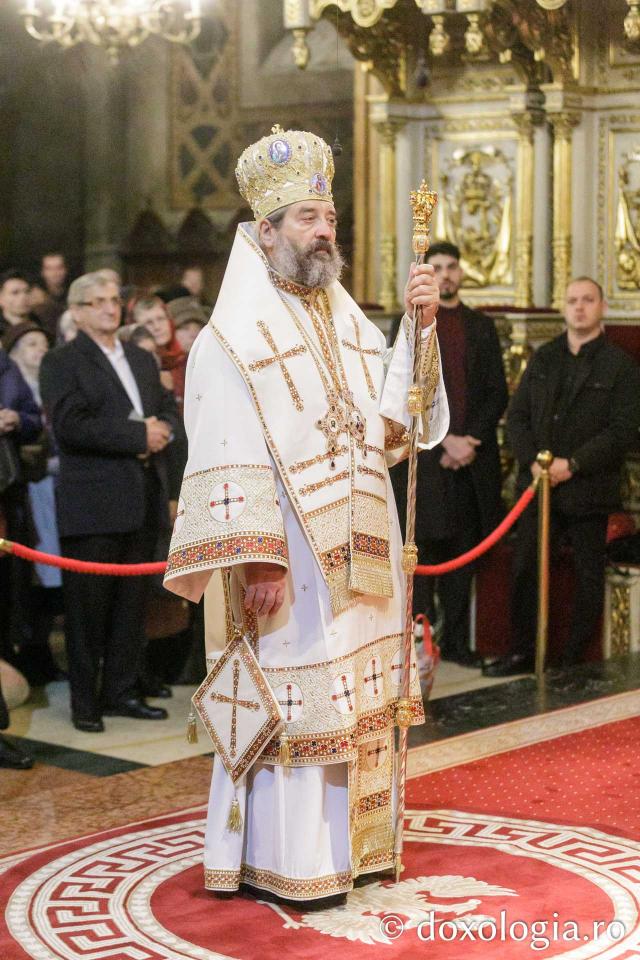 PS Părinte Nichifor Botoșăneanul a slujit Sfânta Liturghie în a doua zi a Hramului Sfintei Parascheva / Foto: pr. Silviu Cluci PS Părinte Nichifor Botoșăneanul a slujit Sfânta Liturghie în a doua zi a Hramului Sfintei Parascheva