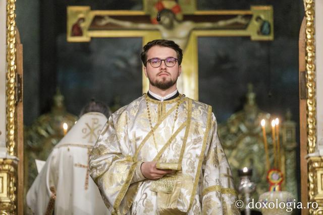 PS Părinte Nichifor Botoșăneanul a slujit Sfânta Liturghie în a doua zi a Hramului Sfintei Parascheva / Foto: pr. Silviu Cluci PS Părinte Nichifor Botoșăneanul a slujit Sfânta Liturghie în a doua zi a Hramului Sfintei Parascheva