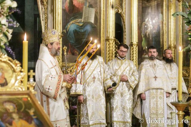 PS Părinte Nichifor Botoșăneanul a slujit Sfânta Liturghie în a doua zi a Hramului Sfintei Parascheva / Foto: pr. Silviu Cluci PS Părinte Nichifor Botoșăneanul a slujit Sfânta Liturghie în a doua zi a Hramului Sfintei Parascheva