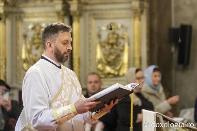 PS Părinte Nichifor Botoșăneanul a slujit Sfânta Liturghie în a doua zi a Hramului Sfintei Parascheva / Foto: pr. Silviu Cluci PS Părinte Nichifor Botoșăneanul a slujit Sfânta Liturghie în a doua zi a Hramului Sfintei Parascheva