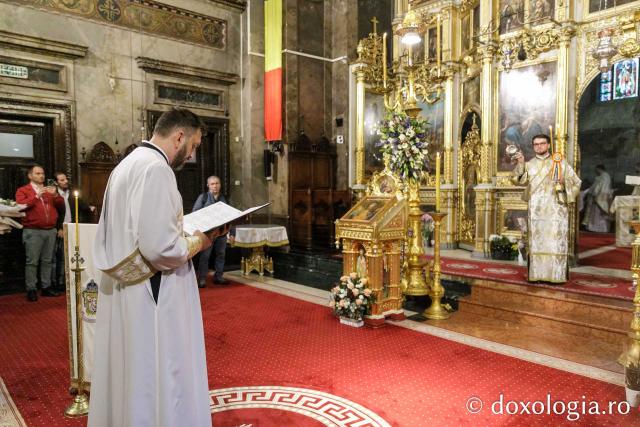 PS Părinte Nichifor Botoșăneanul a slujit Sfânta Liturghie în a doua zi a Hramului Sfintei Parascheva / Foto: pr. Silviu Cluci PS Părinte Nichifor Botoșăneanul a slujit Sfânta Liturghie în a doua zi a Hramului Sfintei Parascheva
