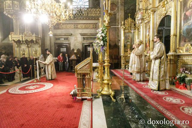 PS Părinte Nichifor Botoșăneanul a slujit Sfânta Liturghie în a doua zi a Hramului Sfintei Parascheva / Foto: pr. Silviu Cluci PS Părinte Nichifor Botoșăneanul a slujit Sfânta Liturghie în a doua zi a Hramului Sfintei Parascheva