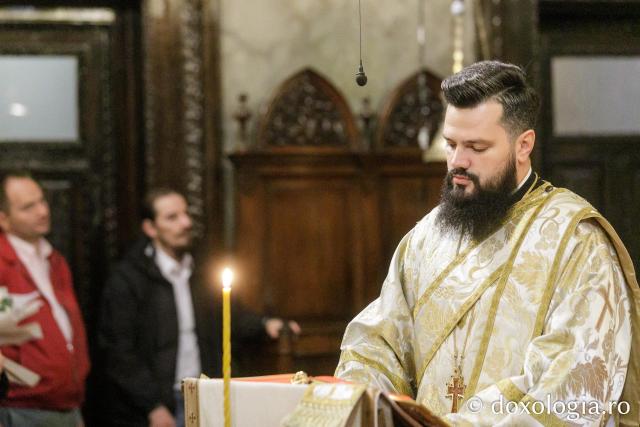 PS Părinte Nichifor Botoșăneanul a slujit Sfânta Liturghie în a doua zi a Hramului Sfintei Parascheva / Foto: pr. Silviu Cluci PS Părinte Nichifor Botoșăneanul a slujit Sfânta Liturghie în a doua zi a Hramului Sfintei Parascheva