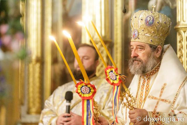 PS Părinte Nichifor Botoșăneanul a slujit Sfânta Liturghie în a doua zi a Hramului Sfintei Parascheva / Foto: pr. Silviu Cluci PS Părinte Nichifor Botoșăneanul a slujit Sfânta Liturghie în a doua zi a Hramului Sfintei Parascheva