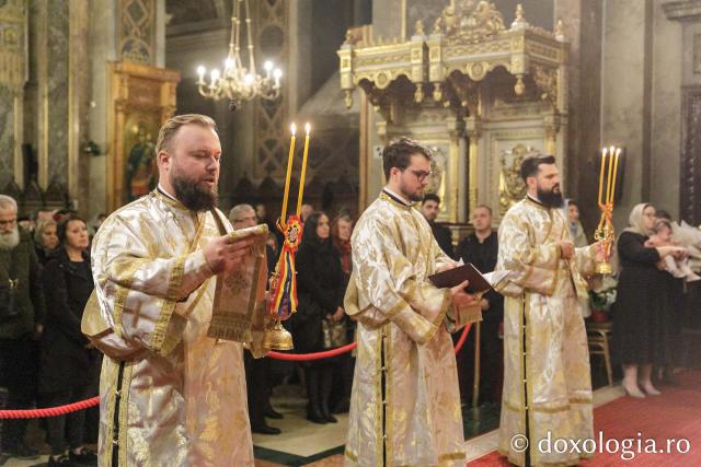 PS Părinte Nichifor Botoșăneanul a slujit Sfânta Liturghie în a doua zi a Hramului Sfintei Parascheva / Foto: pr. Silviu Cluci PS Părinte Nichifor Botoșăneanul a slujit Sfânta Liturghie în a doua zi a Hramului Sfintei Parascheva