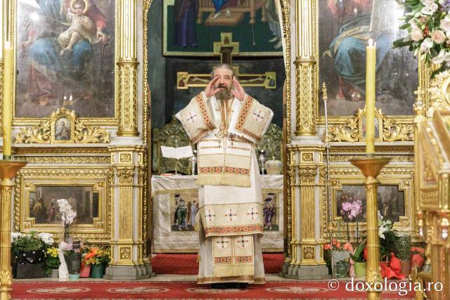 PS Părinte Nichifor Botoșăneanul a slujit Sfânta Liturghie în a doua zi a Hramului Sfintei Parascheva / Foto: pr. Silviu Cluci PS Părinte Nichifor Botoșăneanul a slujit Sfânta Liturghie în a doua zi a Hramului Sfintei Parascheva