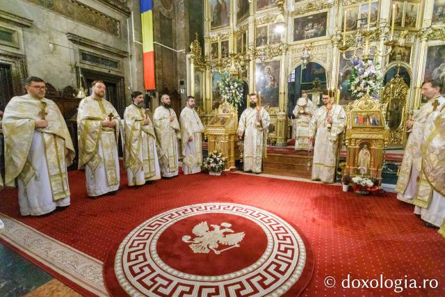 PS Părinte Nichifor Botoșăneanul a slujit Sfânta Liturghie în a doua zi a Hramului Sfintei Parascheva / Foto: pr. Silviu Cluci PS Părinte Nichifor Botoșăneanul a slujit Sfânta Liturghie în a doua zi a Hramului Sfintei Parascheva