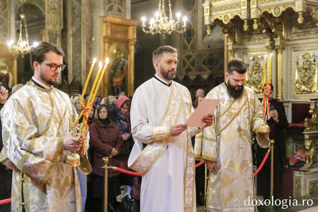 PS Părinte Nichifor Botoșăneanul a slujit Sfânta Liturghie în a doua zi a Hramului Sfintei Parascheva / Foto: pr. Silviu Cluci PS Părinte Nichifor Botoșăneanul a slujit Sfânta Liturghie în a doua zi a Hramului Sfintei Parascheva