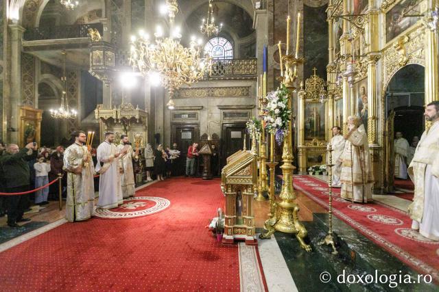 PS Părinte Nichifor Botoșăneanul a slujit Sfânta Liturghie în a doua zi a Hramului Sfintei Parascheva / Foto: pr. Silviu Cluci PS Părinte Nichifor Botoșăneanul a slujit Sfânta Liturghie în a doua zi a Hramului Sfintei Parascheva