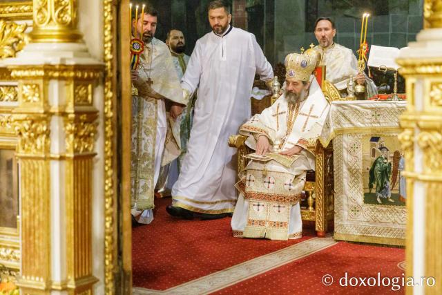 PS Părinte Nichifor Botoșăneanul a slujit Sfânta Liturghie în a doua zi a Hramului Sfintei Parascheva / Foto: pr. Silviu Cluci PS Părinte Nichifor Botoșăneanul a slujit Sfânta Liturghie în a doua zi a Hramului Sfintei Parascheva