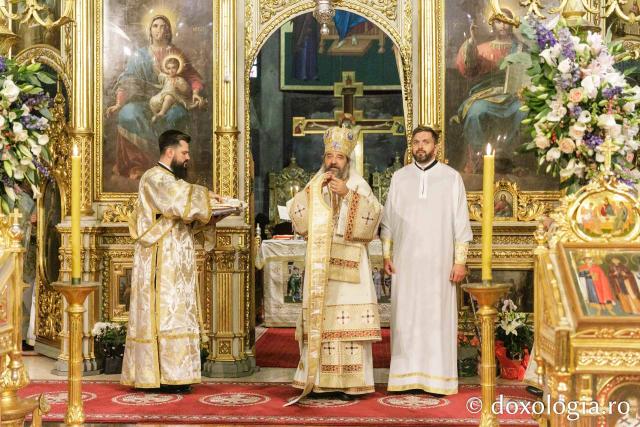 PS Părinte Nichifor Botoșăneanul a slujit Sfânta Liturghie în a doua zi a Hramului Sfintei Parascheva / Foto: pr. Silviu Cluci PS Părinte Nichifor Botoșăneanul a slujit Sfânta Liturghie în a doua zi a Hramului Sfintei Parascheva