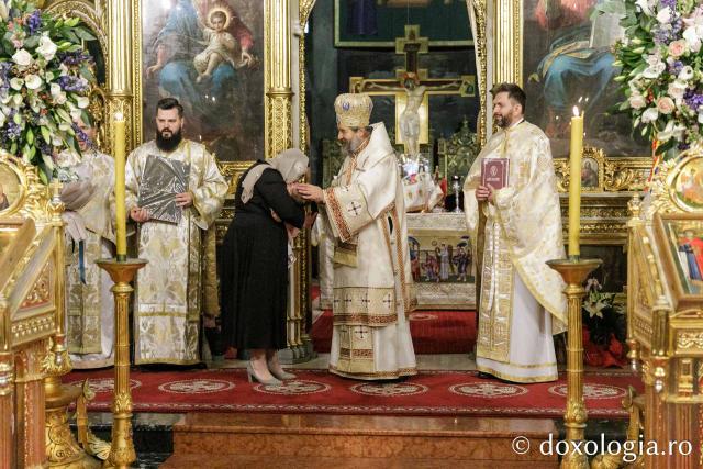 PS Părinte Nichifor Botoșăneanul a slujit Sfânta Liturghie în a doua zi a Hramului Sfintei Parascheva / Foto: pr. Silviu Cluci PS Părinte Nichifor Botoșăneanul a slujit Sfânta Liturghie în a doua zi a Hramului Sfintei Parascheva