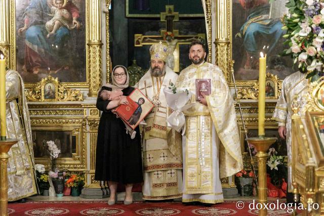 PS Părinte Nichifor Botoșăneanul a slujit Sfânta Liturghie în a doua zi a Hramului Sfintei Parascheva / Foto: pr. Silviu Cluci PS Părinte Nichifor Botoșăneanul a slujit Sfânta Liturghie în a doua zi a Hramului Sfintei Parascheva