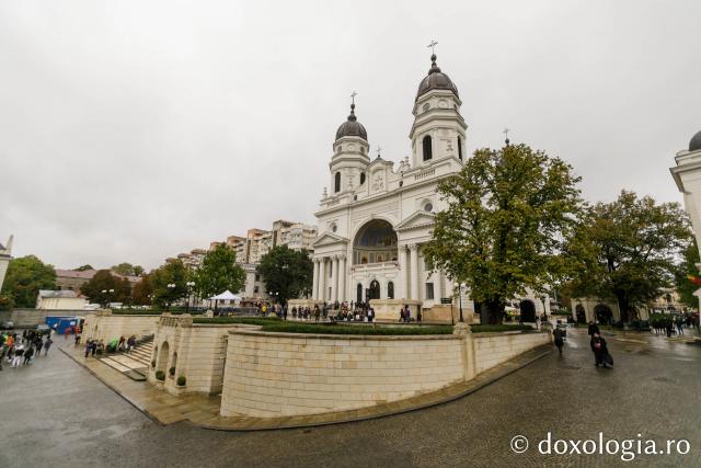 PS Părinte Nichifor Botoșăneanul a slujit Sfânta Liturghie în a doua zi a Hramului Sfintei Parascheva / Foto: pr. Silviu Cluci PS Părinte Nichifor Botoșăneanul a slujit Sfânta Liturghie în a doua zi a Hramului Sfintei Parascheva